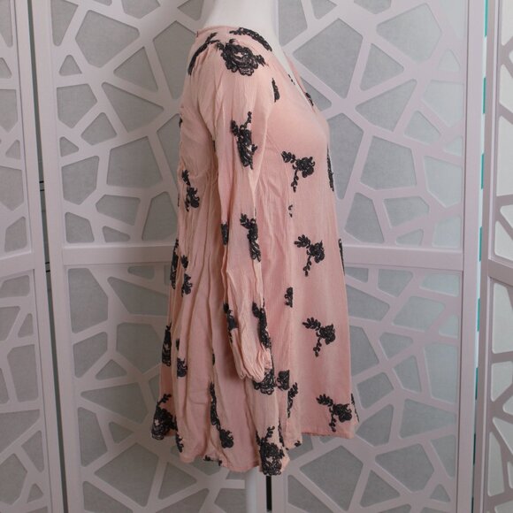 Free People size X-Small Women’s Emma Pink Gray Floral Embroidered Dress - Picture 3 of 13